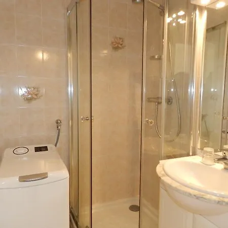 3 Pieces 5 Couchages Avec Garage Prive A Bormes-les-mimosas - Fr-1-251-896